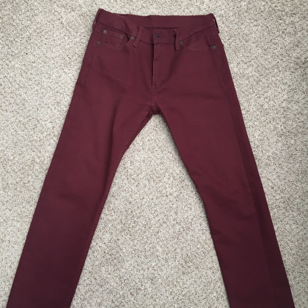 Levi Slim Straight Burgundy Pants